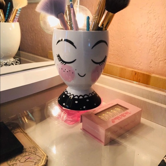 Makeup brush holder - Picture 3 of 7